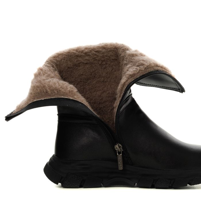 Чёрные полусапоги Baden EB010-020