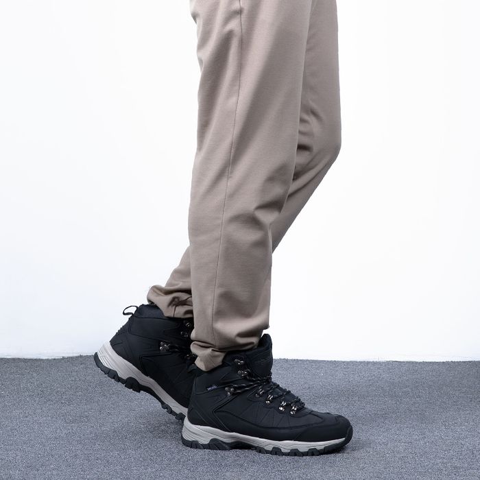 Чёрные трекинговые кроссовки Baden ZZ104-011