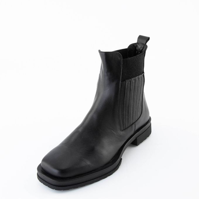 MYM қара бәтеңкелері