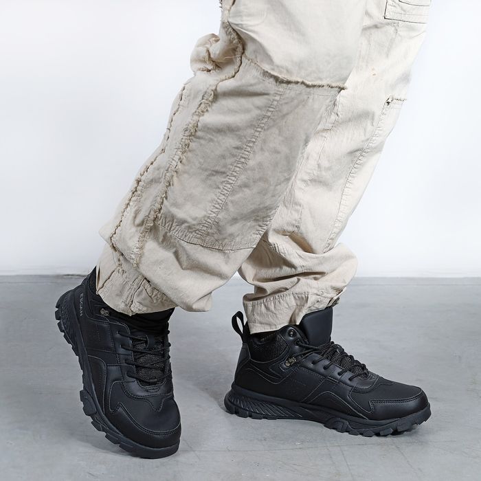 Чёрные трекинговые кроссовки Escan ES830088-1