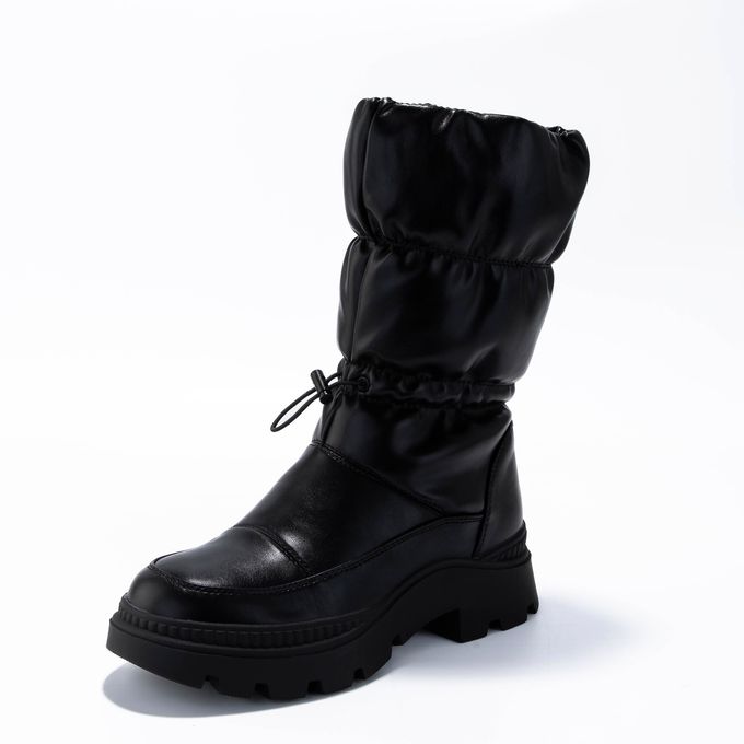 Betsy қара үрілген аяқ киімі