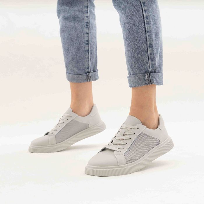 Der Spur сұр кедылары XL042_01_15_SU