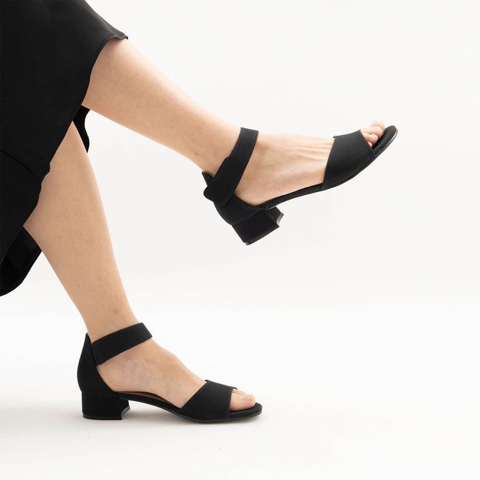 Чёрные туфли с открытой стопой и носком Caprice 9-28282-42-004/208