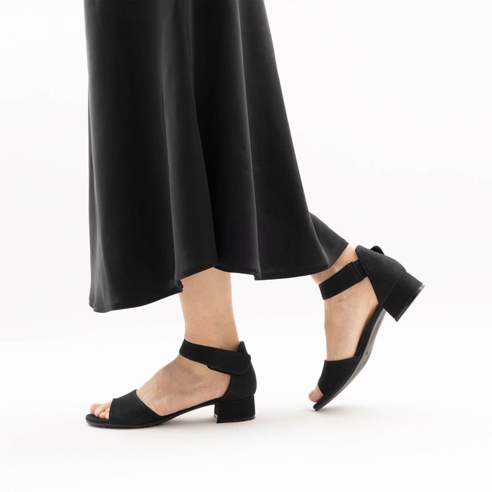 Чёрные туфли с открытой стопой и носком Caprice 9-28282-42-004/208