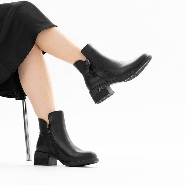 Чёрные ботильоны Audienz NU724-011