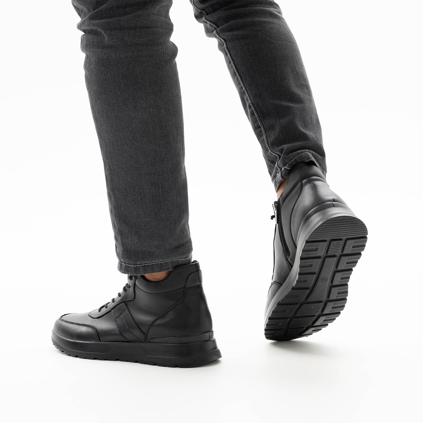 Чёрные кроссовки Audienz VX113-030