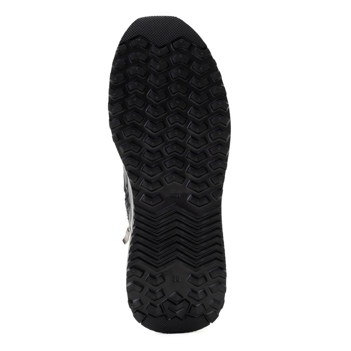 Чёрные трекинговые кроссовки Crosby 448131/06-03