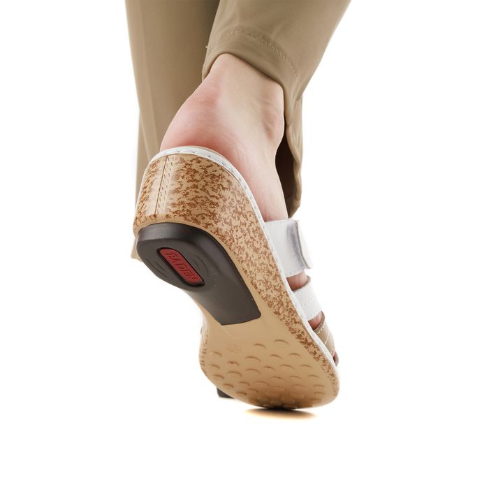 Белые пантолеты на каблуке Audienz NU833-052