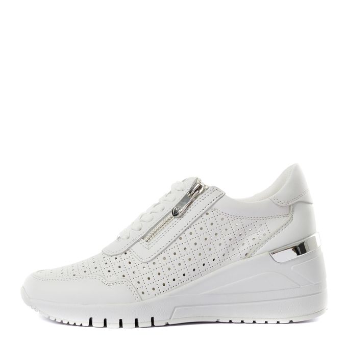 Белые кроссовки Marco Tozzi