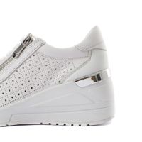 Белые кроссовки Marco Tozzi 2-23501-44-100/220