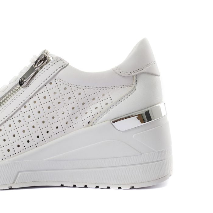 Белые кроссовки Marco Tozzi 2-23501-44-100/220