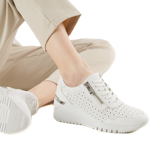 Белые кроссовки Marco Tozzi 2-23501-44-100/220