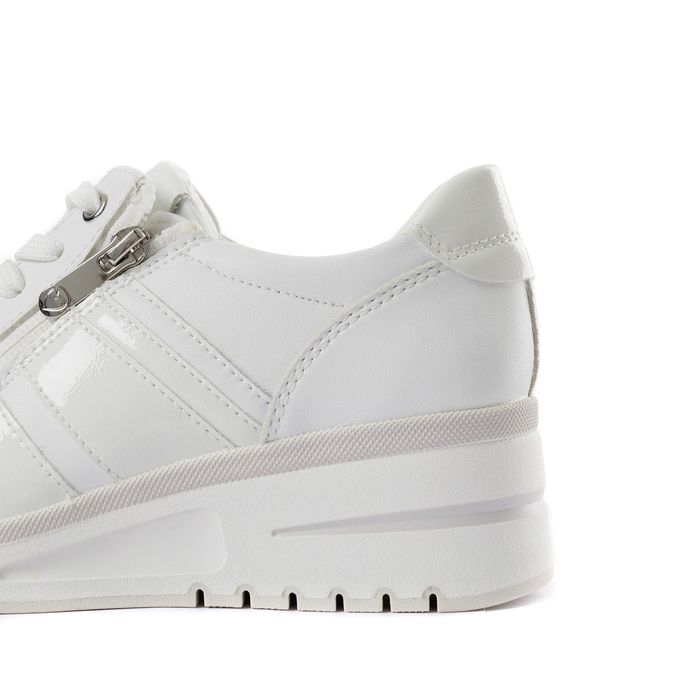 Белые кроссовки Marco Tozzi 2-23732-44-100/220