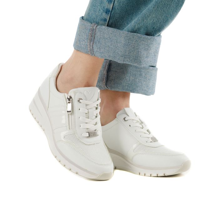 Белые кроссовки Marco Tozzi 2-23732-44-100/220