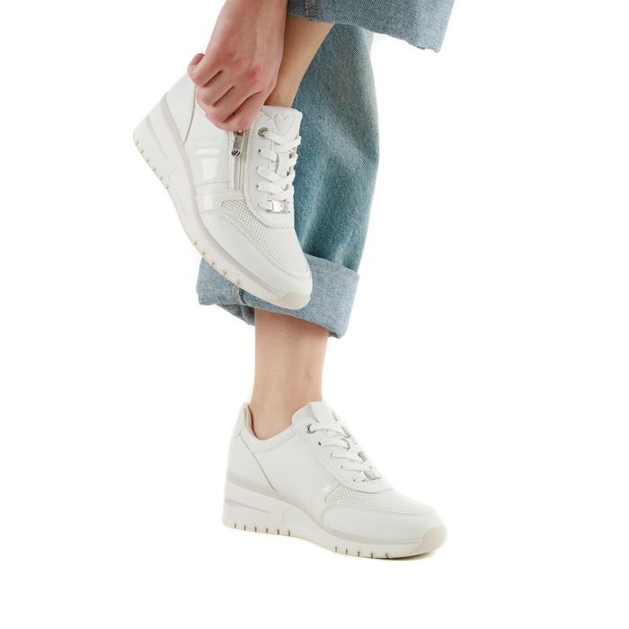 Белые кроссовки Marco Tozzi 2-23732-44-100/220