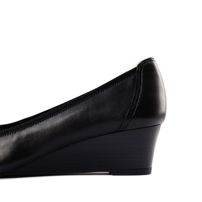 Чёрные туфли лодочки Tamaris 1-22320-42-003/202