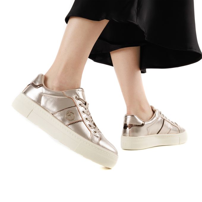 Золотистые кеды Tamaris