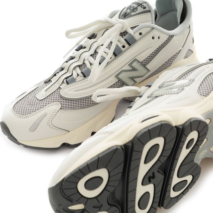 Белые кроссовки New Balance M1000MEW