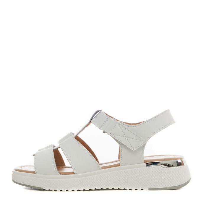 Белые сандалии