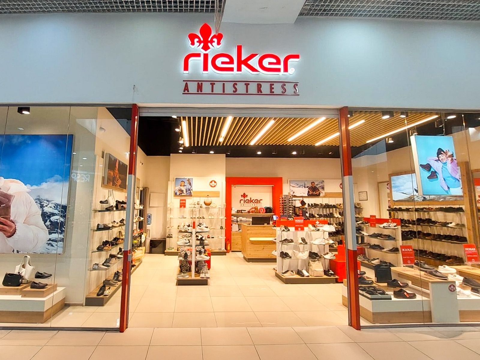 Магазин обуви и аксессуаров "Rieker"